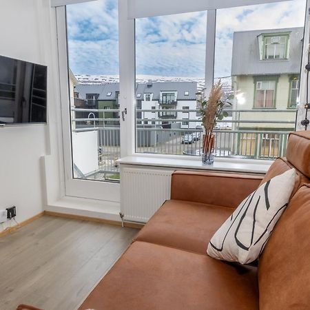 Charming Deluxe Apartment อาคูเรย์รี ห้อง รูปภาพ
